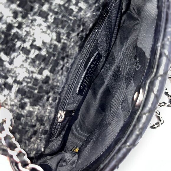 Chanel Crinkled Calfskin Leather and Tweed Classic Flap in Black - Picture 9 of 14